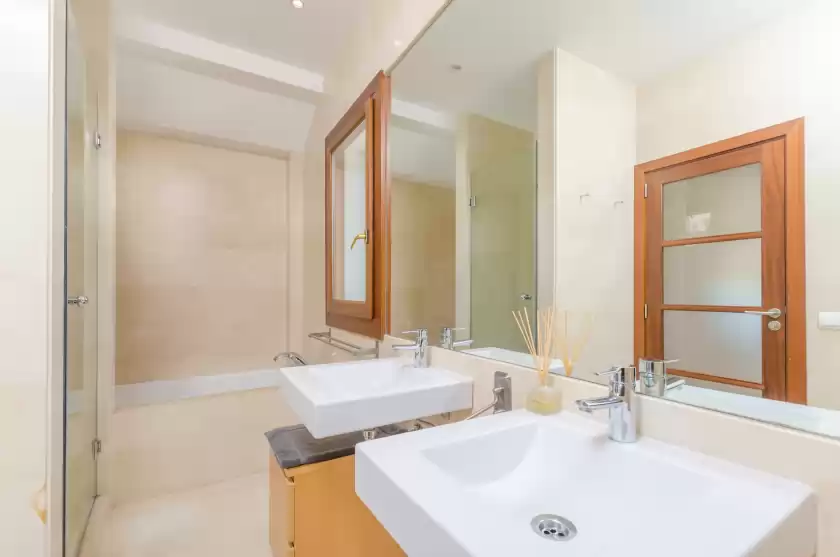 Holiday rentals in Villa arabella, sa Vileta