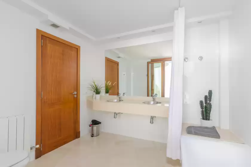 Holiday rentals in Villa arabella, sa Vileta
