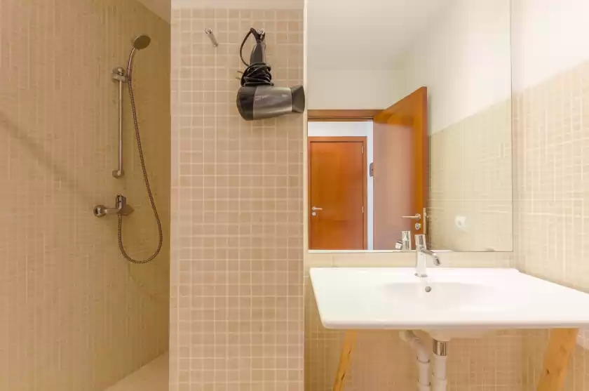 Holiday rentals in Villa arabella, sa Vileta