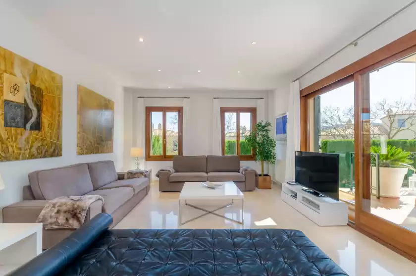 Holiday rentals in Villa arabella, sa Vileta