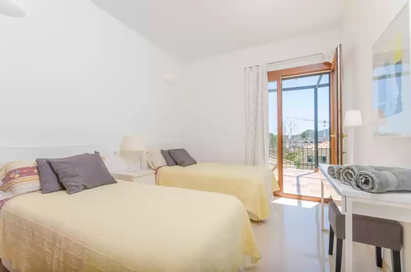 Holiday rentals in Villa arabella, sa Vileta