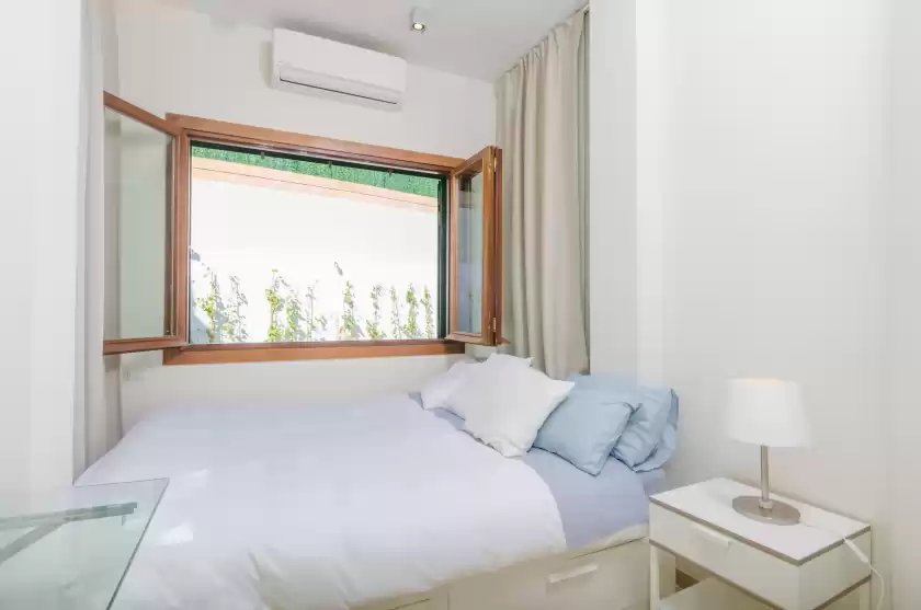 Holiday rentals in Villa arabella, sa Vileta