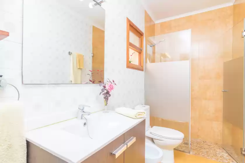 Holiday rentals in Casa s'almonia, Cala Llombards