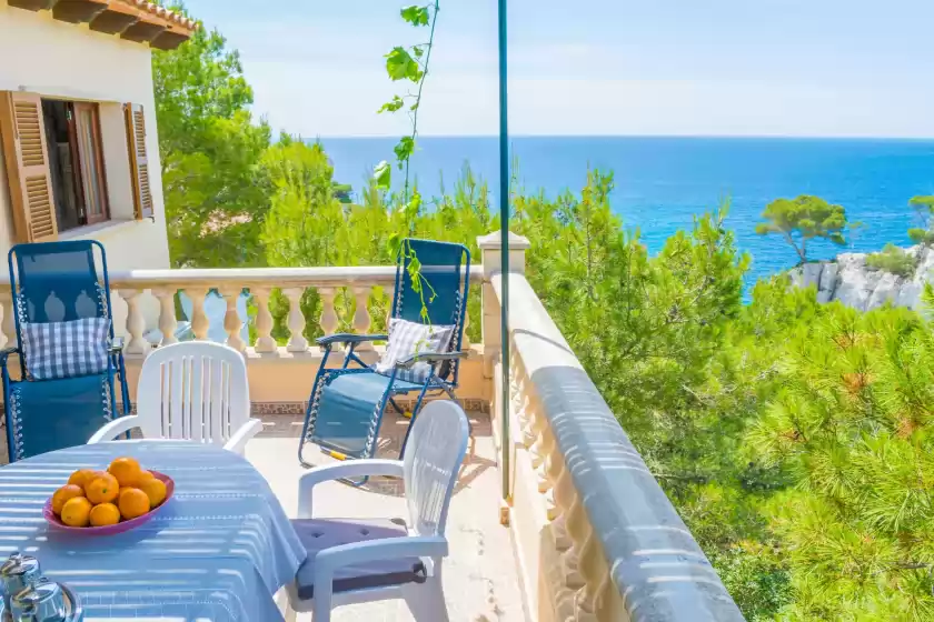 Holiday rentals in Casa s'almonia, Cala Llombards