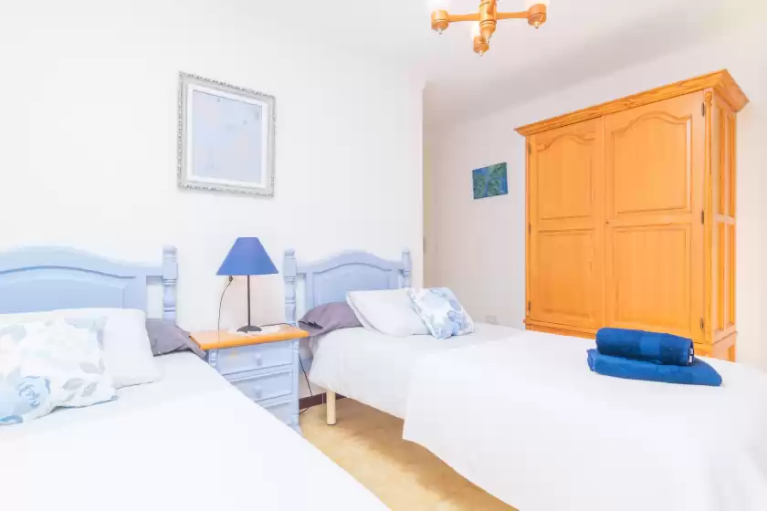 Holiday rentals in Casa s'almonia, Cala Llombards