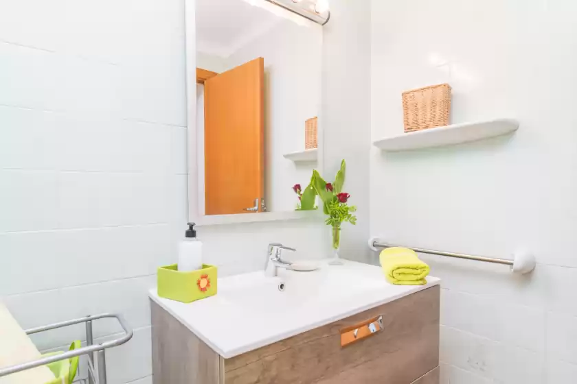 Holiday rentals in Casa s'almonia, Cala Llombards