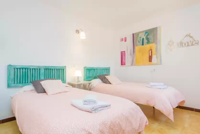 Holiday rentals in Casa s'almonia, Cala Llombards