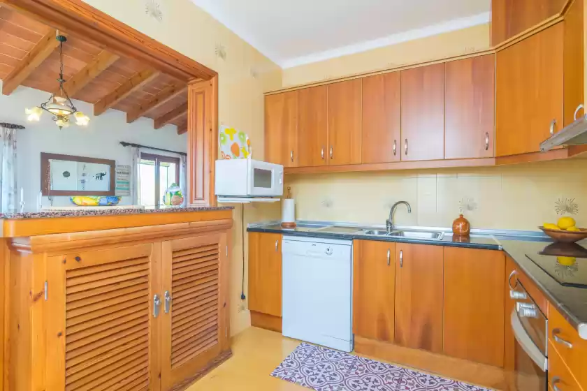Holiday rentals in Casa s'almonia, Cala Llombards