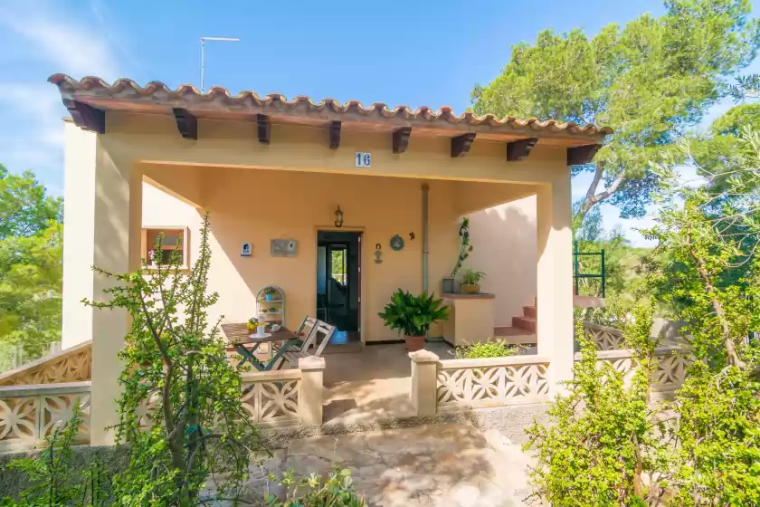 Holiday rentals in Casa s'almonia, Cala Llombards