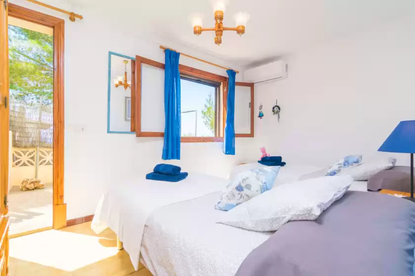 Holiday rentals in Casa s'almonia, Cala Llombards
