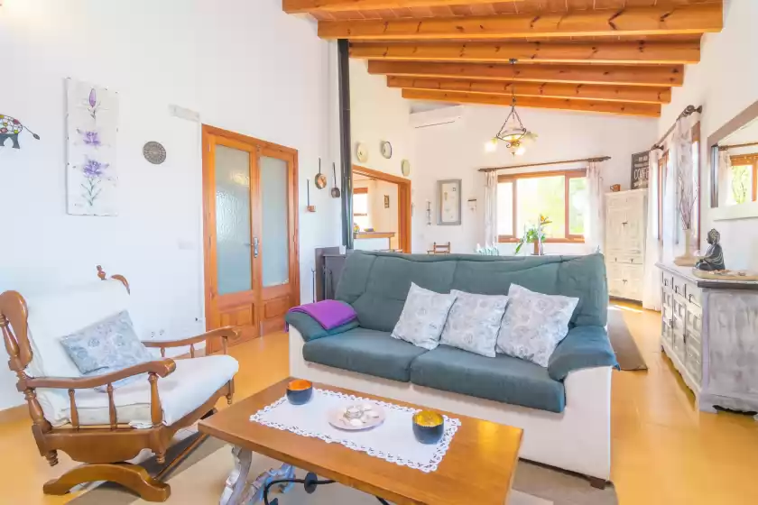 Holiday rentals in Casa s'almonia, Cala Llombards