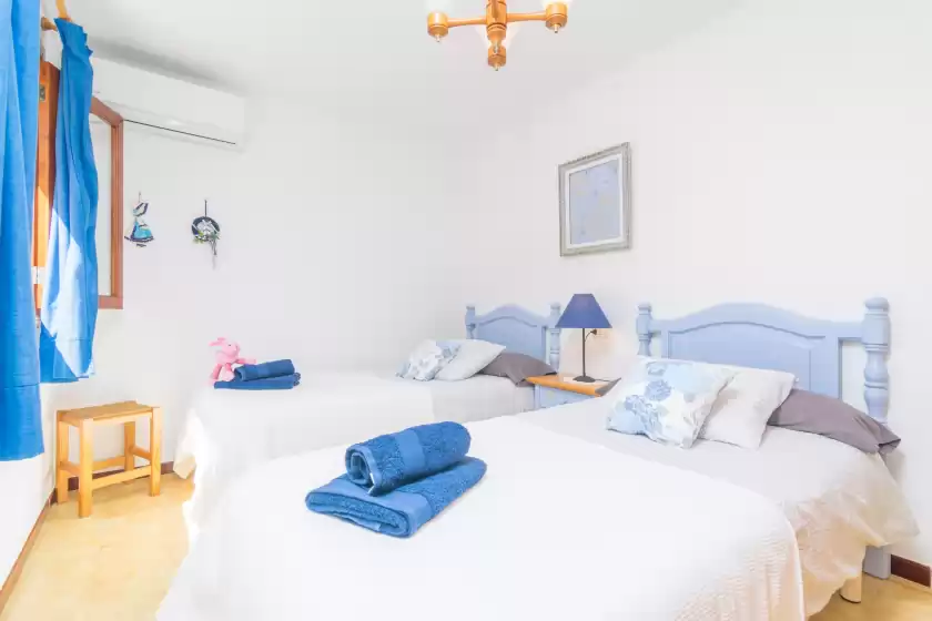 Holiday rentals in Casa s'almonia, Cala Llombards