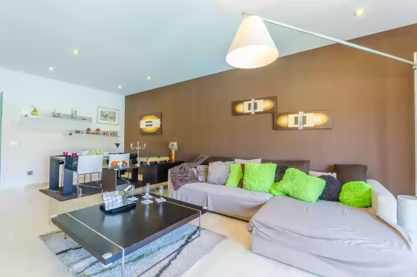 Holiday rentals in Villa las, Tolleric