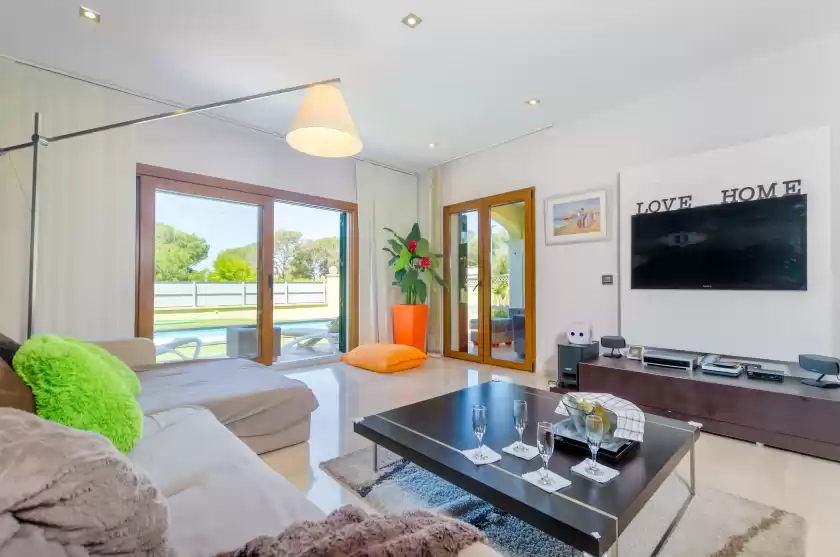 Holiday rentals in Villa las, Tolleric