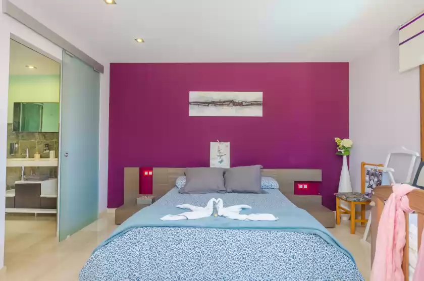 Holiday rentals in Villa las, Tolleric