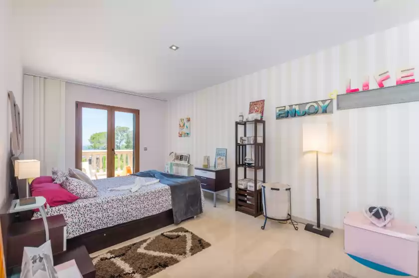 Holiday rentals in Villa las, Tolleric