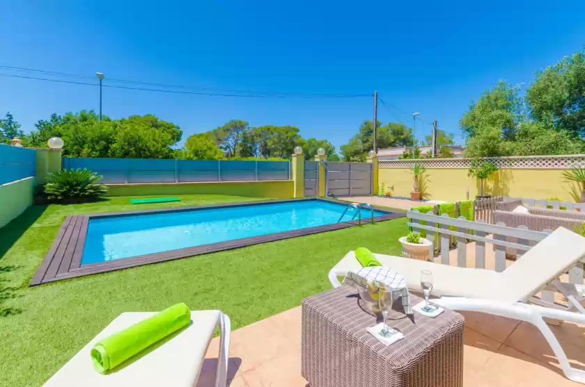 Holiday rentals in Villa las, Tolleric