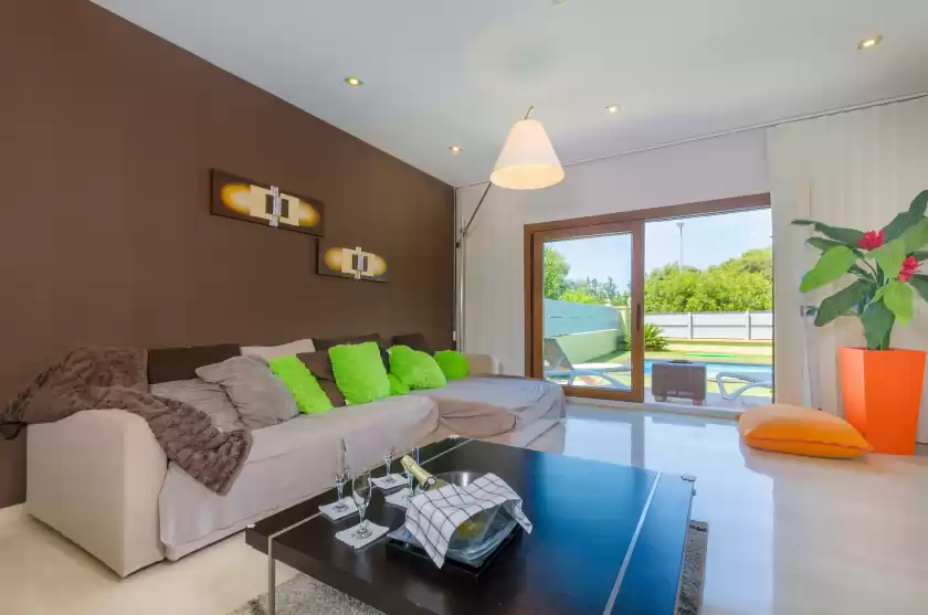 Holiday rentals in Villa las, Tolleric