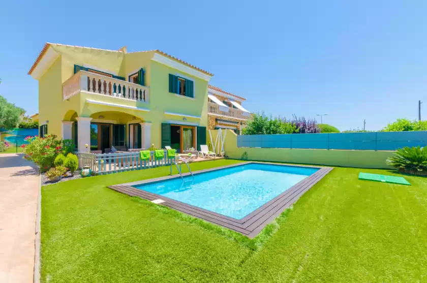 Holiday rentals in Villa las