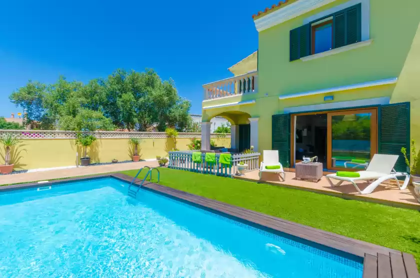 Holiday rentals in Villa las, Tolleric