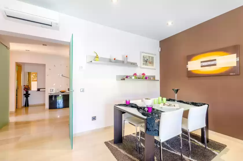 Holiday rentals in Villa las, Tolleric