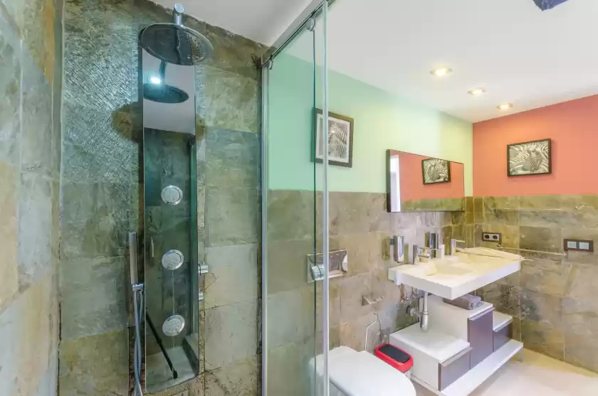 Holiday rentals in Villa las, Tolleric