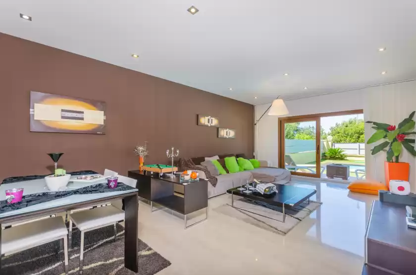 Holiday rentals in Villa las, Tolleric