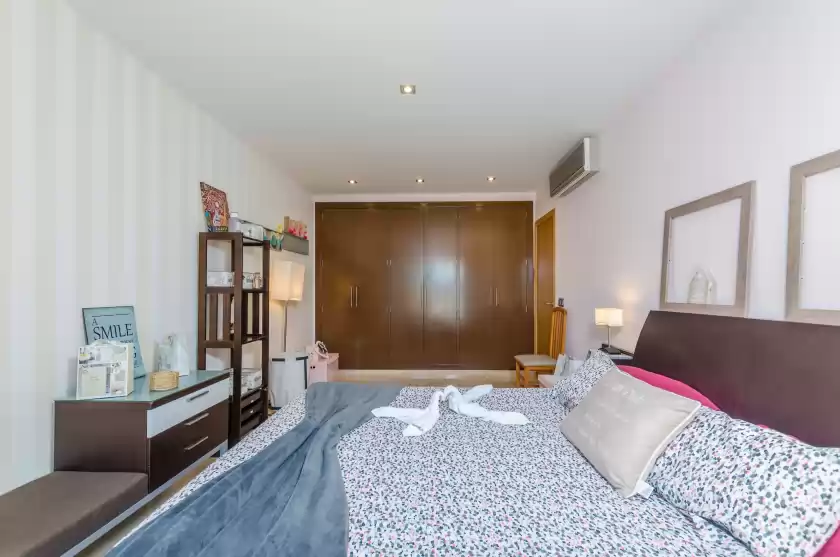 Holiday rentals in Villa las, Tolleric