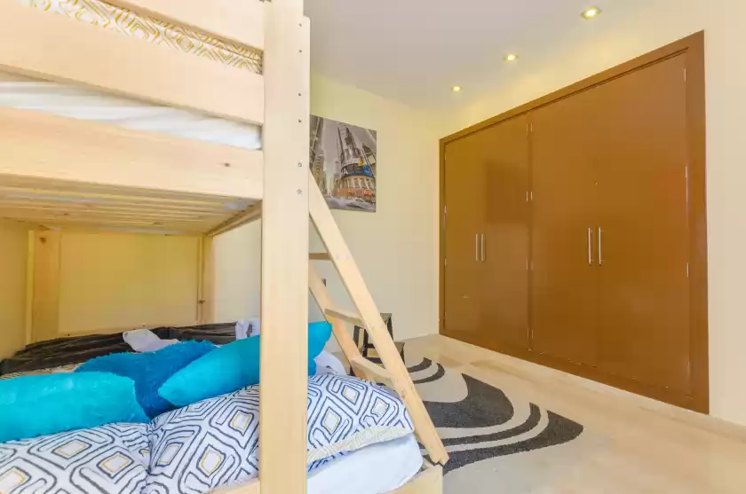 Holiday rentals in Villa las, Tolleric