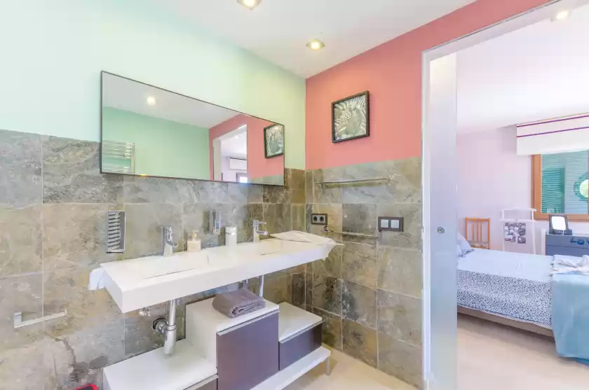 Holiday rentals in Villa las, Tolleric