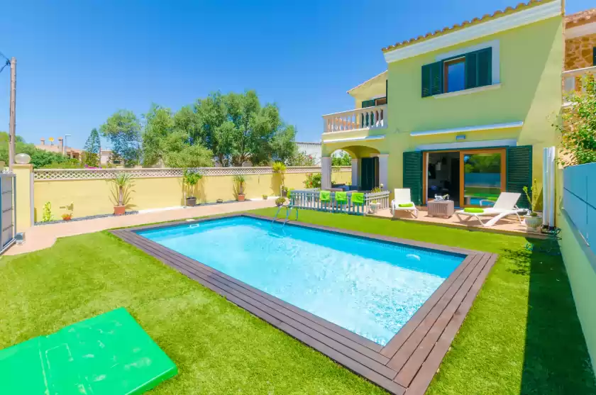 Holiday rentals in Villa las, Tolleric