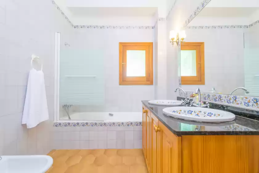 Holiday rentals in Finca son amora (es nins), es Pla de na Tesa