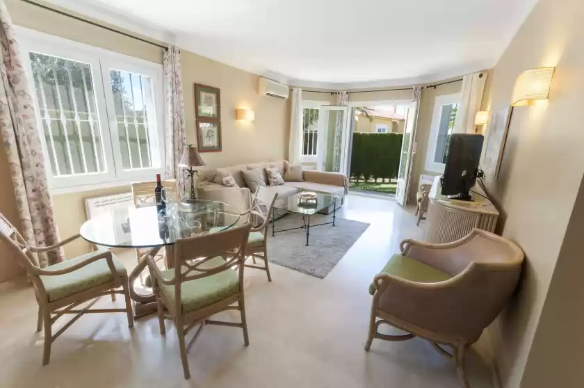 Holiday rentals in Malibu, Urbanització Platja d'Oliva