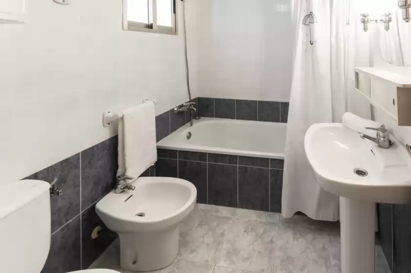 Holiday rentals in Espejo, Grau i Platja