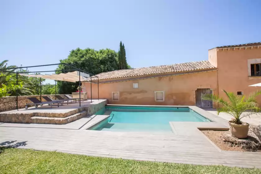 Holiday rentals in Can mir, Búger