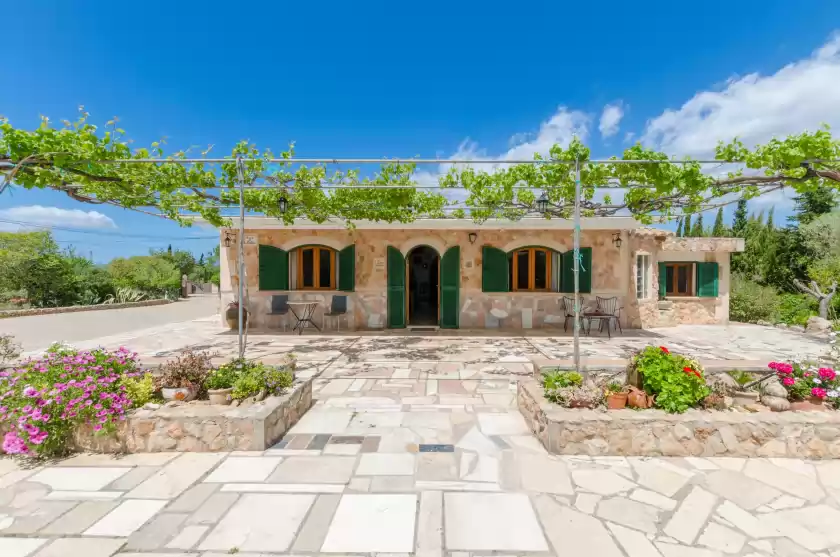 Holiday rentals in Sera de mavi, Algaida