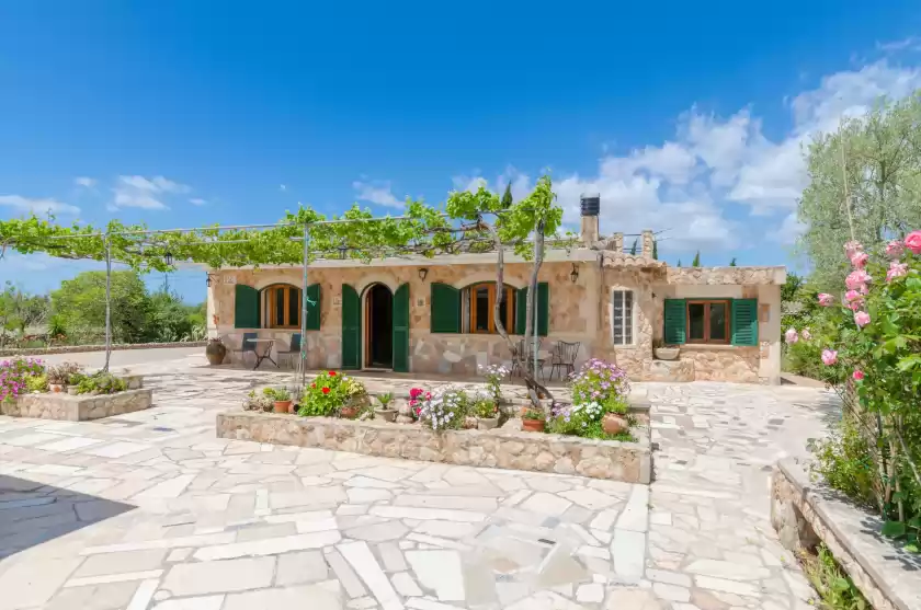 Holiday rentals in Sera de mavi, Algaida