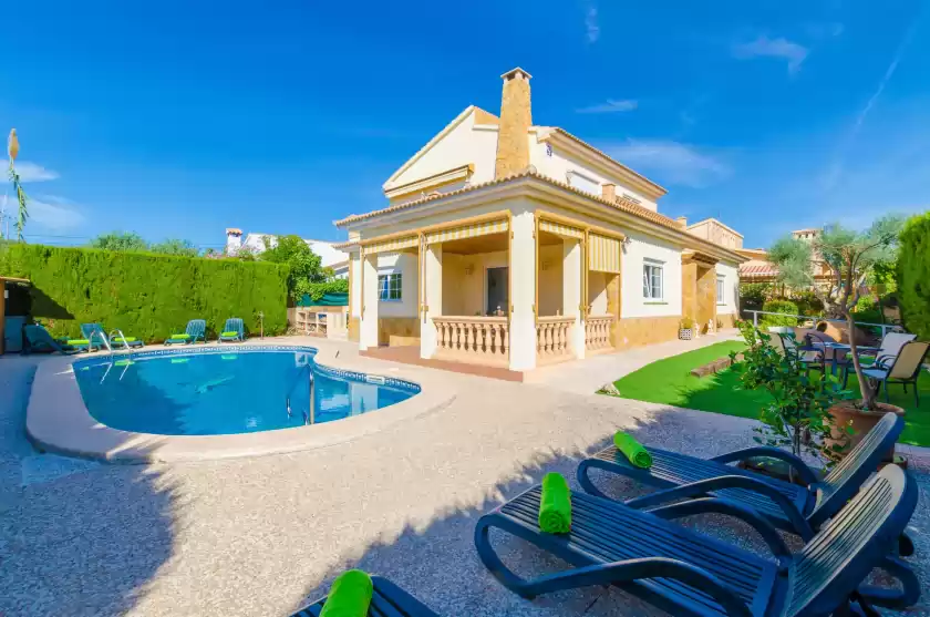 Holiday rentals in Bahía grande, Badia Gran
