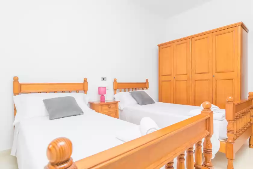 Holiday rentals in Can passarell, Campos