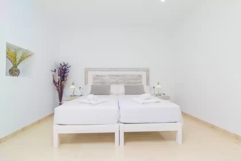 Holiday rentals in Can passarell, Campos