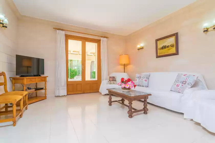 Holiday rentals in Can passarell, Campos