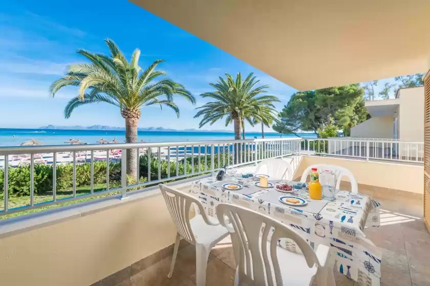 Holiday rentals in Bon estar