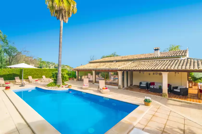 Holiday rentals in Es pou