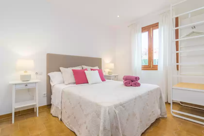 Holiday rentals in Es pou, Biniamar