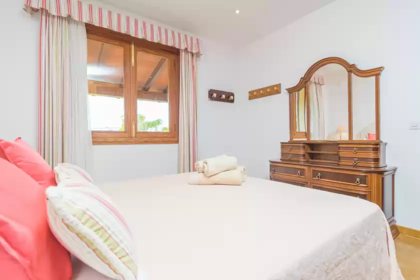 Holiday rentals in Es pou, Biniamar
