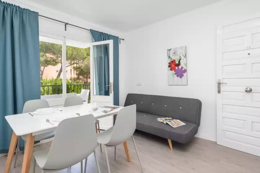 Holiday rentals in Apartamento edif. playa 1c, Platja d'Alcúdia