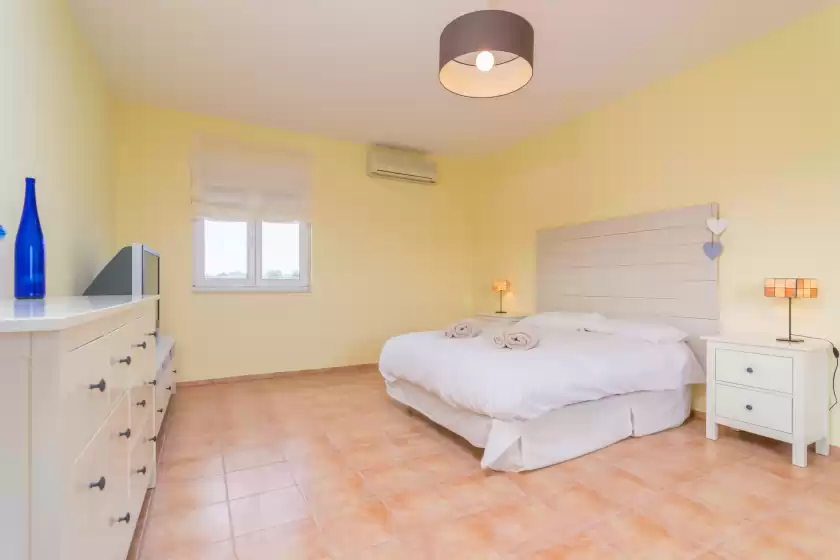 Holiday rentals in Villa lorena, ses Salines