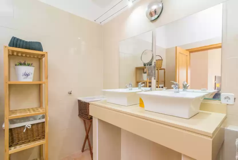 Holiday rentals in Villa lorena, ses Salines