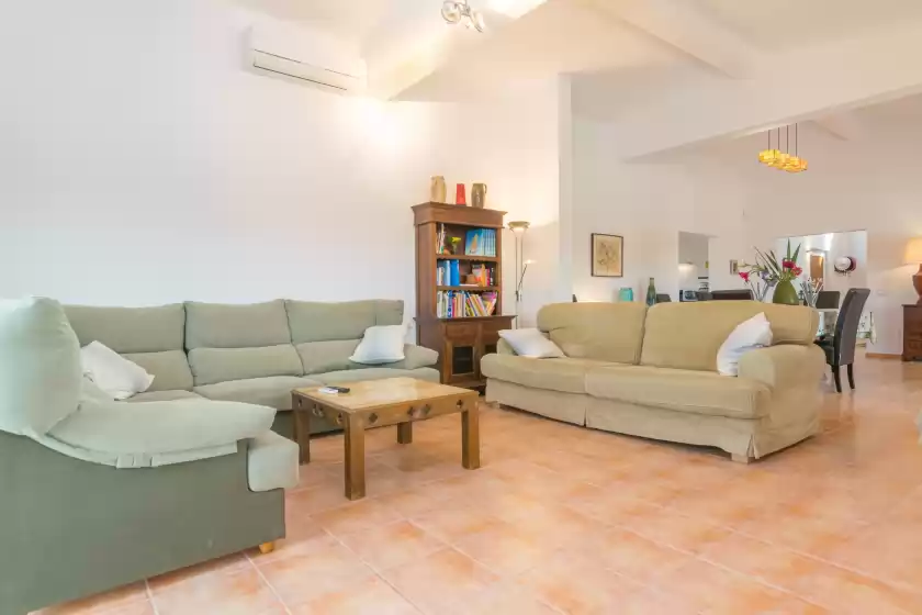 Holiday rentals in Villa lorena, ses Salines