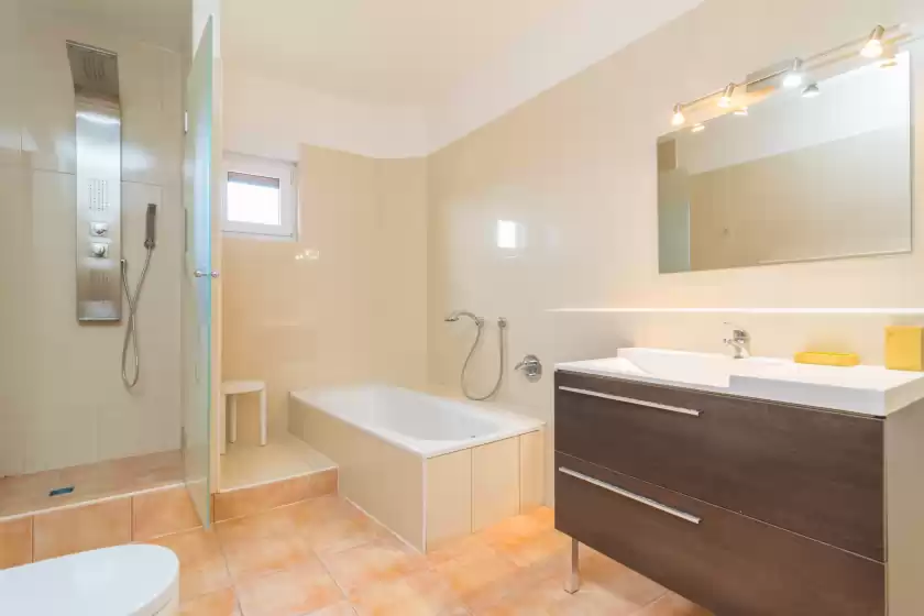 Holiday rentals in Villa lorena, ses Salines